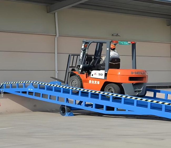 赤壁移动式卸货平台（叉车用）